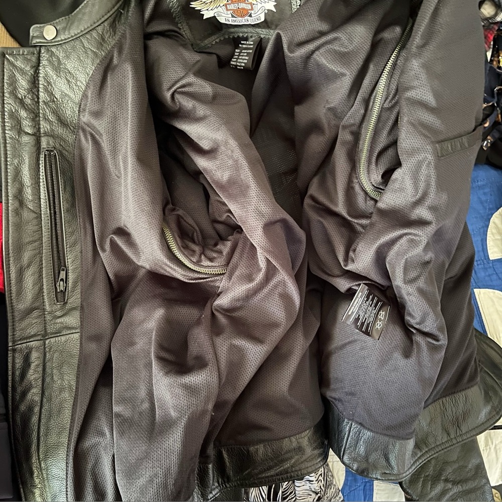 Harley-Davidson 2008 Black Leather Biker Jacket w/Air Vents, Ties for Snug Fit - Picture 15 of 17